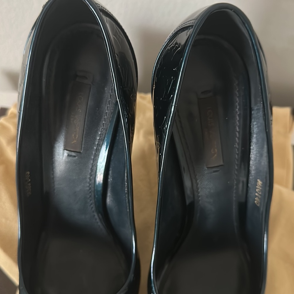 Shoes - Picture 7 of 10